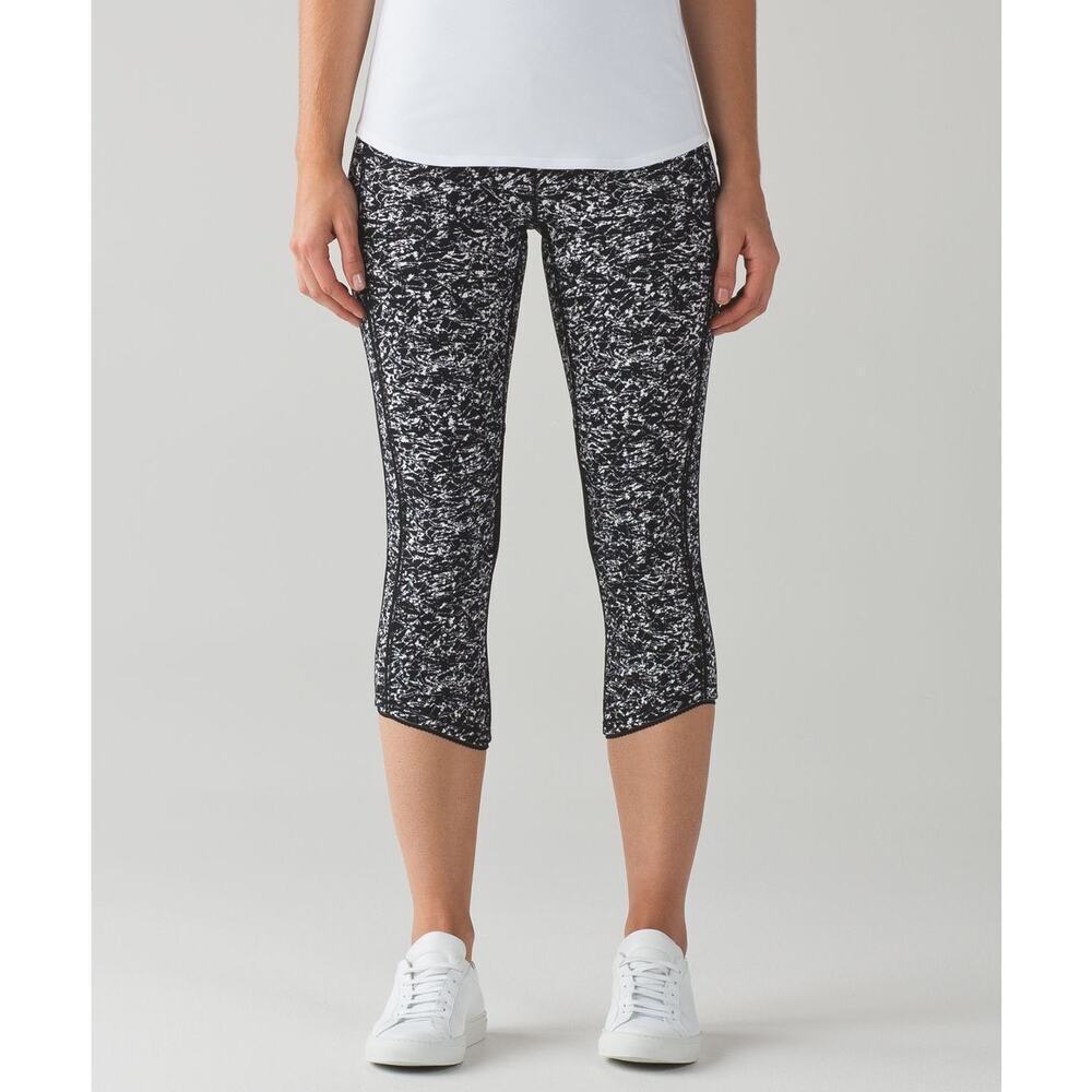 Lululemon Deep Breath Crop 21" Iced Wave White Black / Black - Size: 4